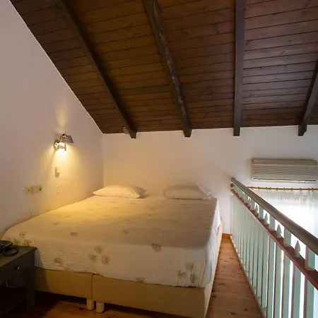 Nostos Aparthotel 3*