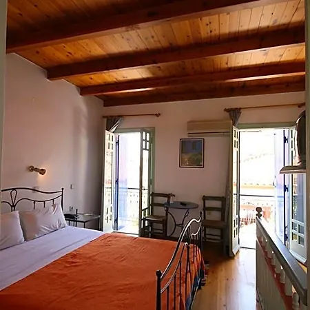 Nostos Aparthotel 3*