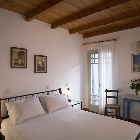 Nostos Aparthotel 3*