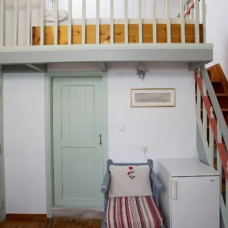 Nostos Aparthotel 3*